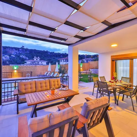 W Private Pool Surrounded By Nature In *