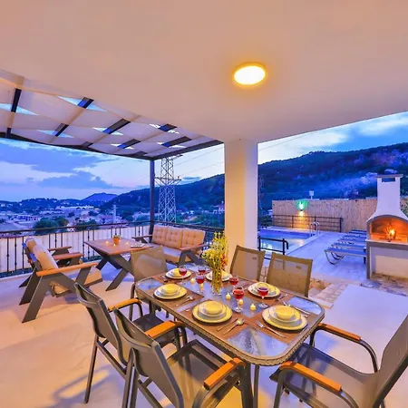 W Private Pool Surrounded By Nature In